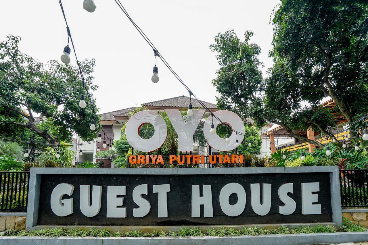 Oyo 282 Putri Utari Residence Маланг Экстерьер фото